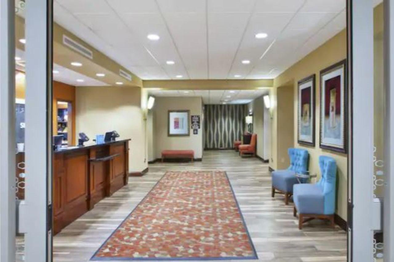 Hampton Inn & Suites Wichita-Northeast Экстерьер фото