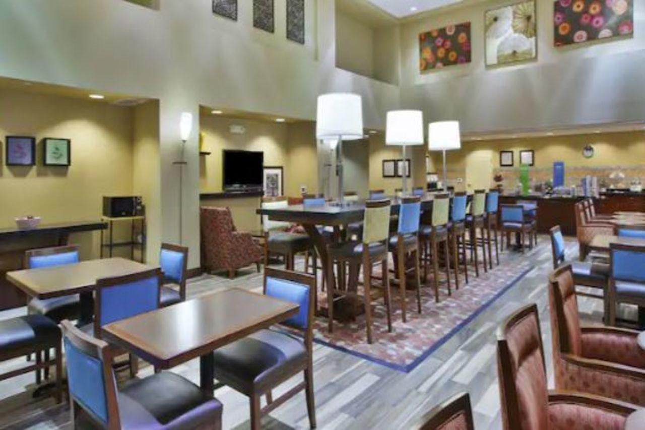 Hampton Inn & Suites Wichita-Northeast Экстерьер фото