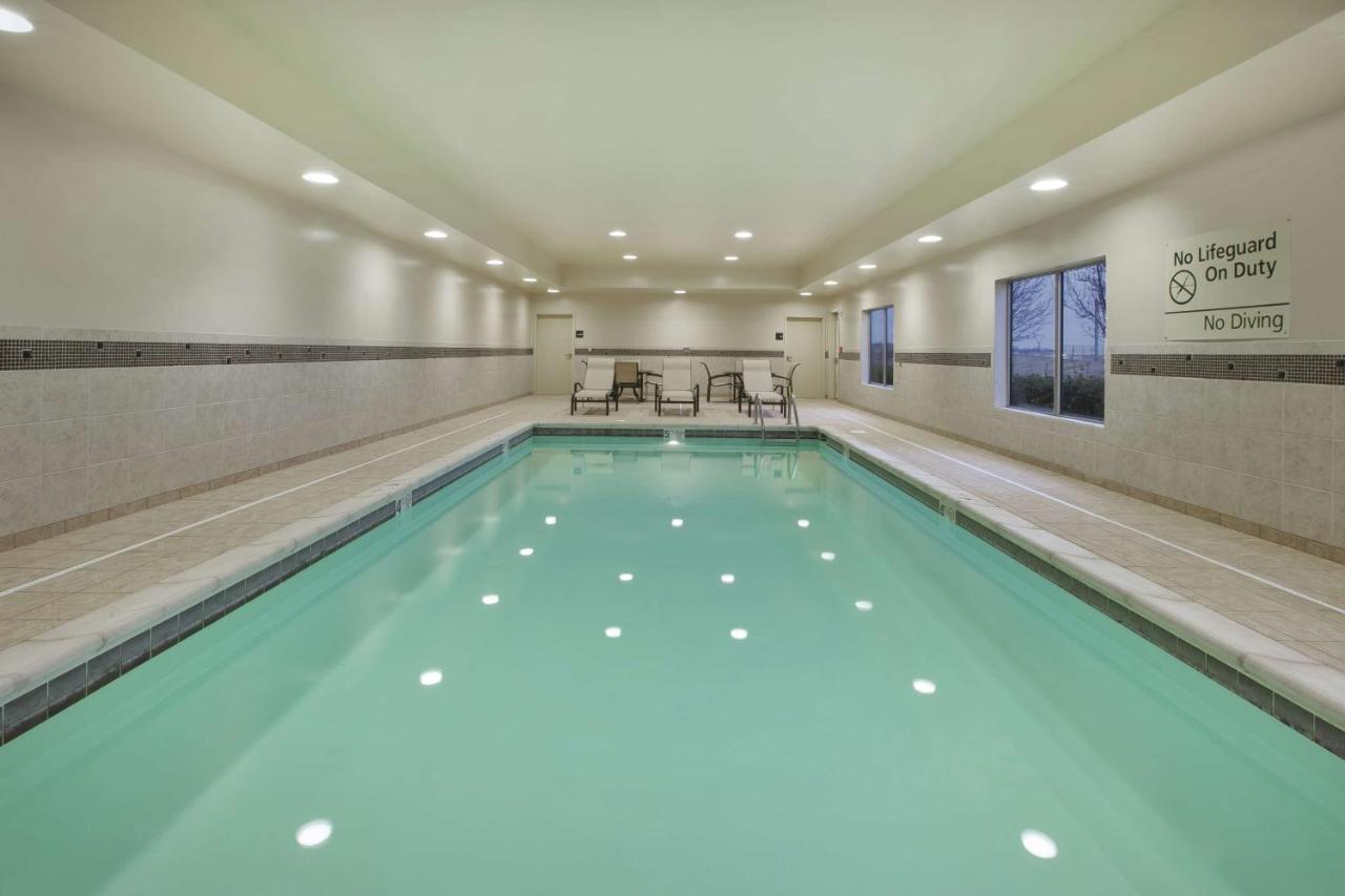 Hampton Inn & Suites Wichita-Northeast Экстерьер фото
