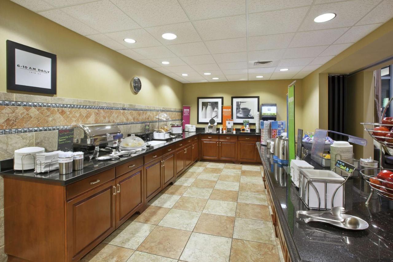 Hampton Inn & Suites Wichita-Northeast Экстерьер фото