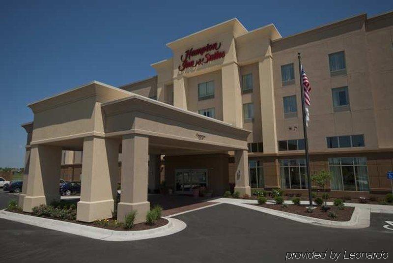 Hampton Inn & Suites Wichita-Northeast Экстерьер фото
