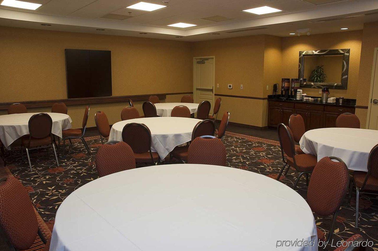 Hampton Inn & Suites Wichita-Northeast Удобства фото
