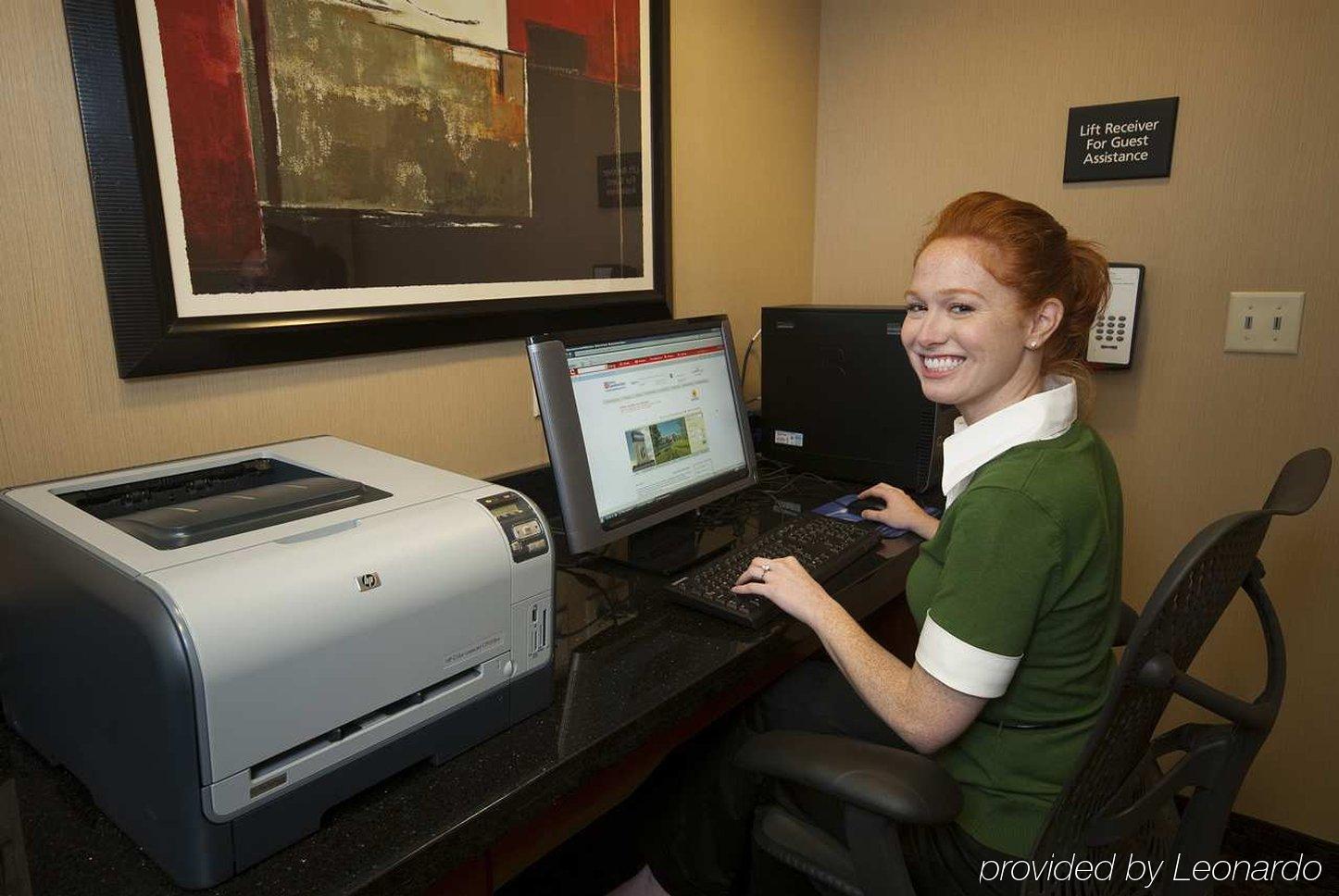 Hampton Inn & Suites Wichita-Northeast Удобства фото