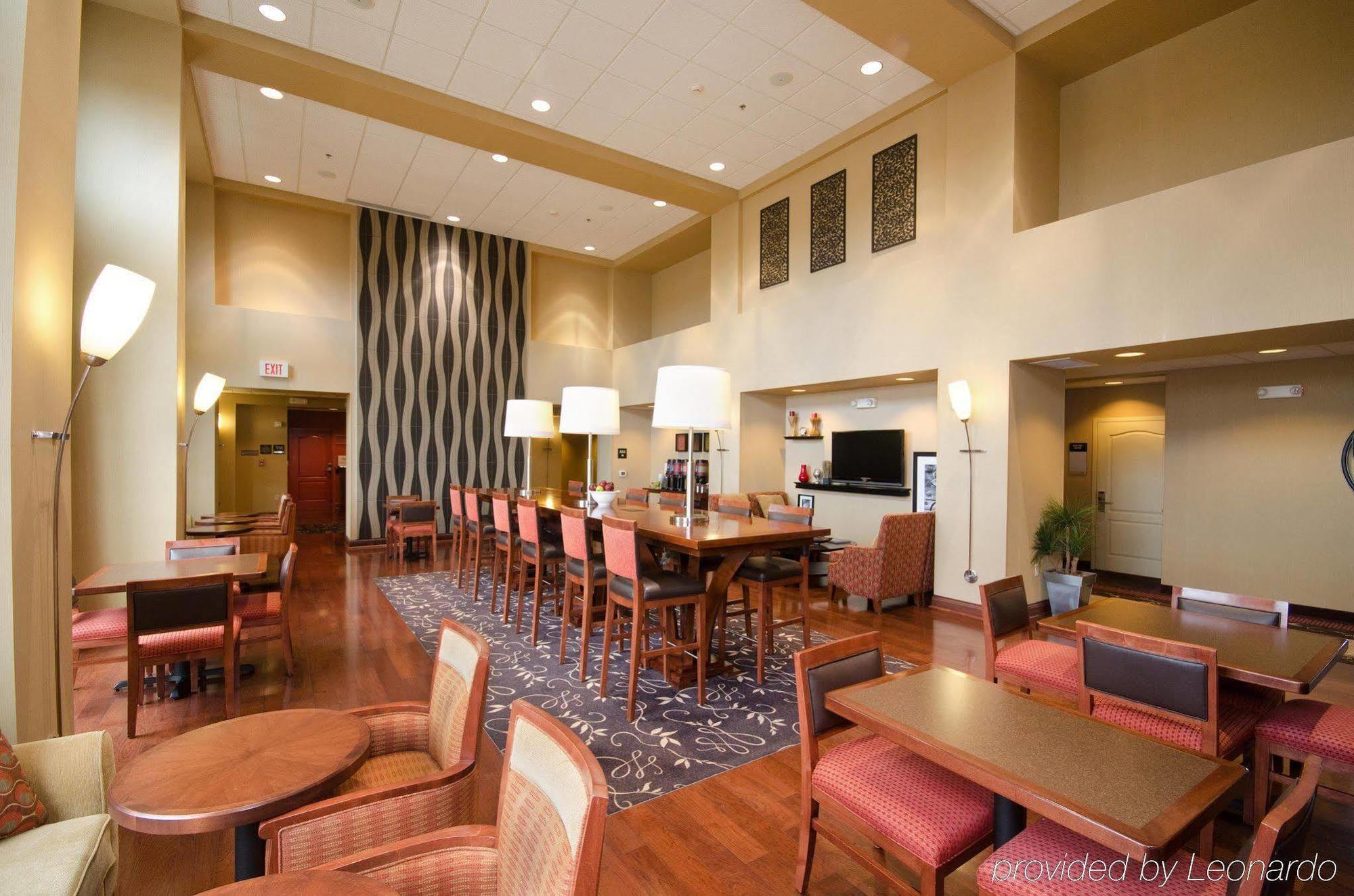 Hampton Inn & Suites Wichita-Northeast Ресторан фото