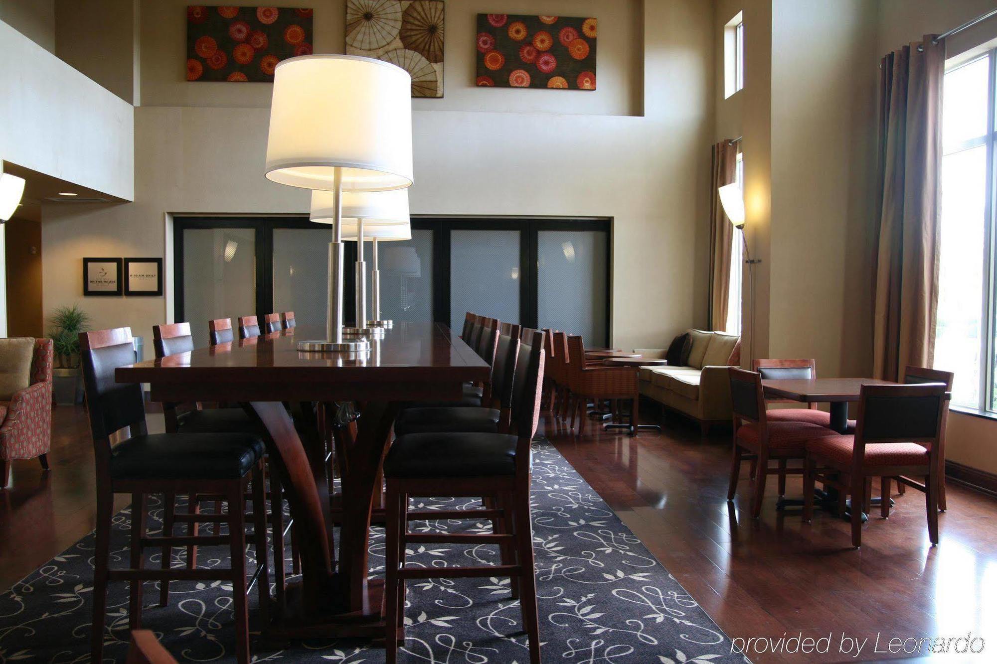 Hampton Inn & Suites Wichita-Northeast Ресторан фото