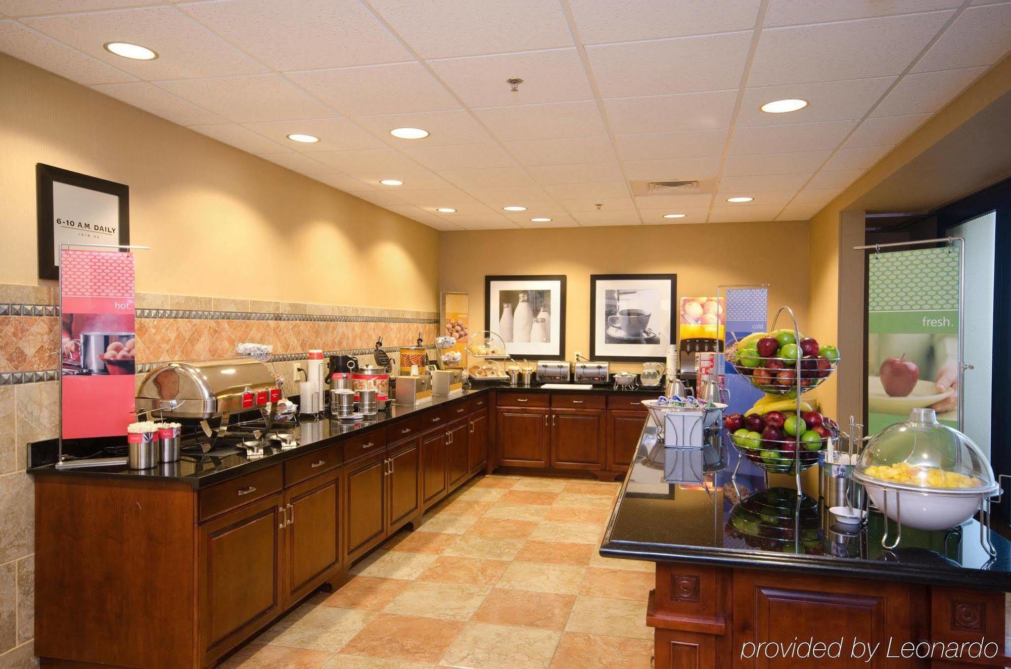Hampton Inn & Suites Wichita-Northeast Ресторан фото