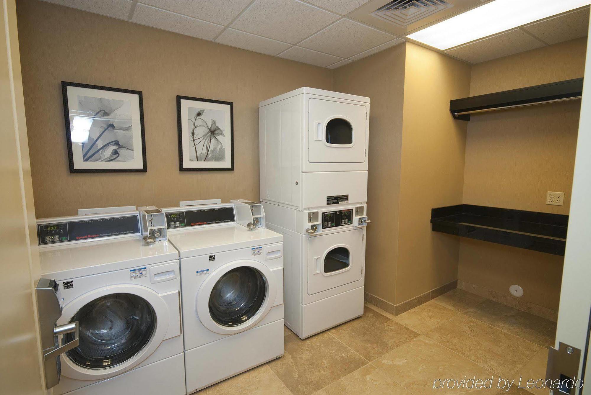Hampton Inn & Suites Wichita-Northeast Удобства фото