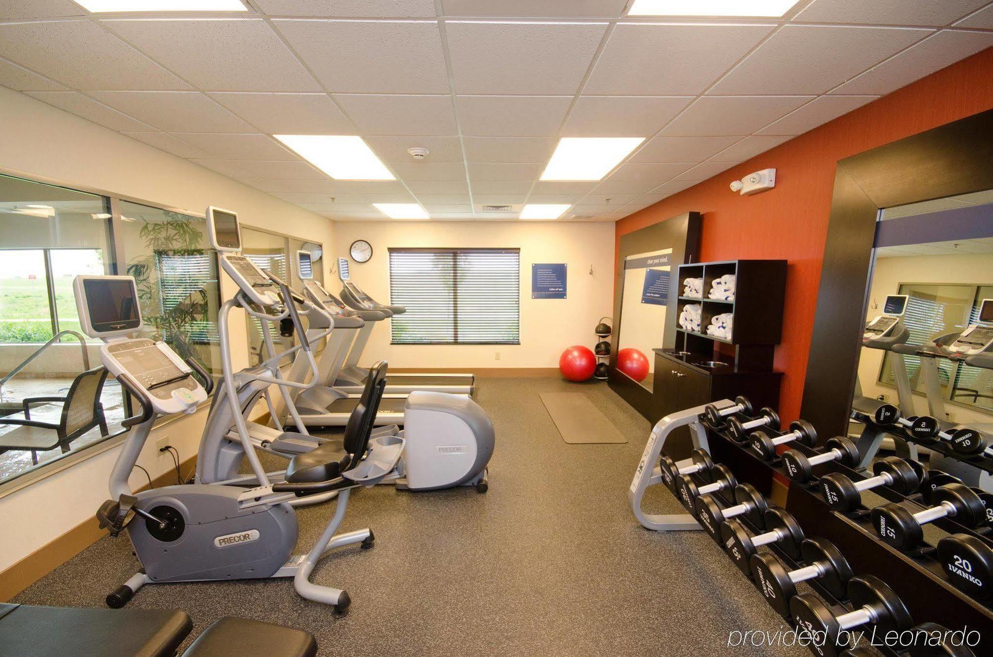 Hampton Inn & Suites Wichita-Northeast Удобства фото