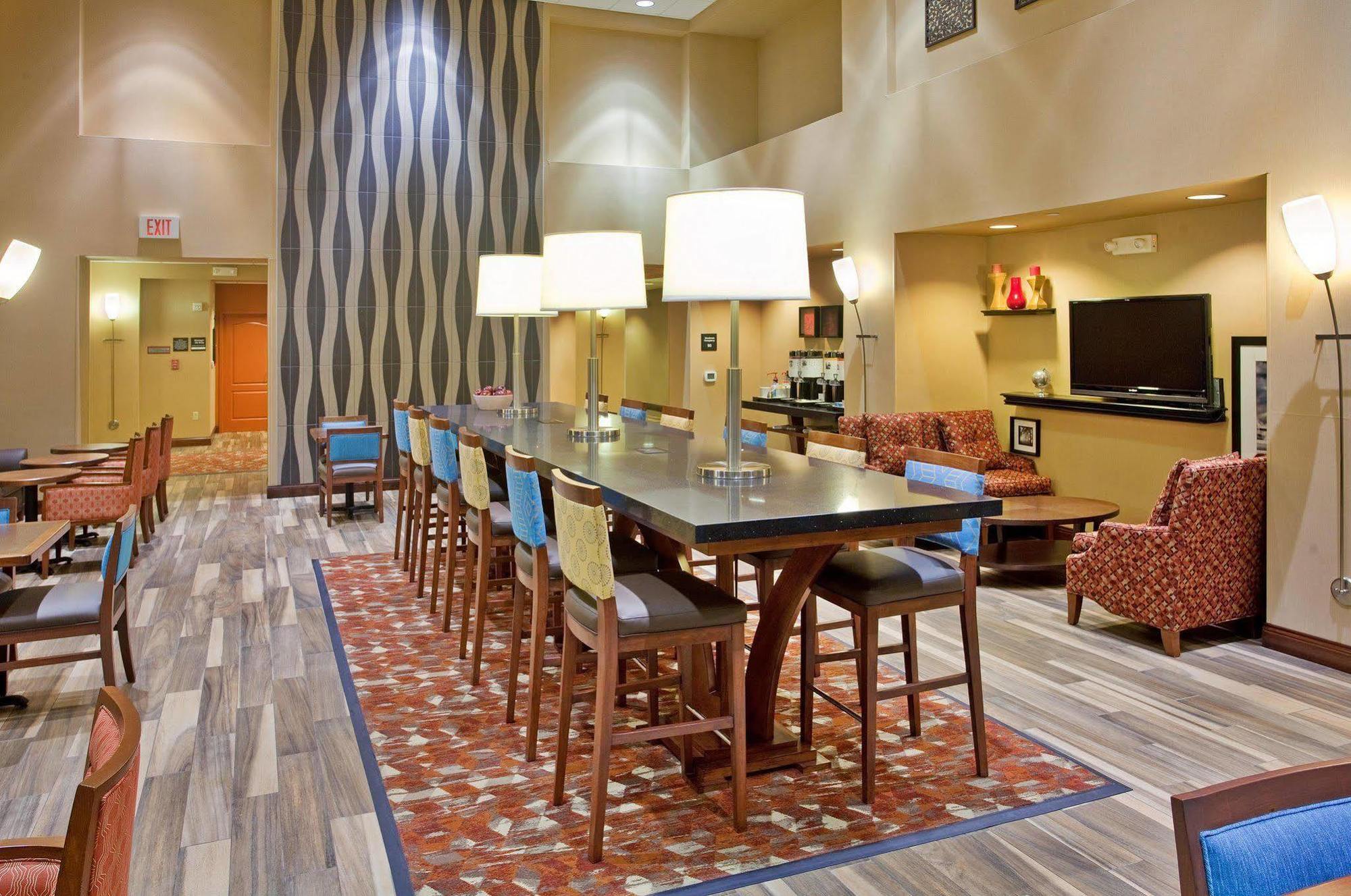 Hampton Inn & Suites Wichita-Northeast Экстерьер фото