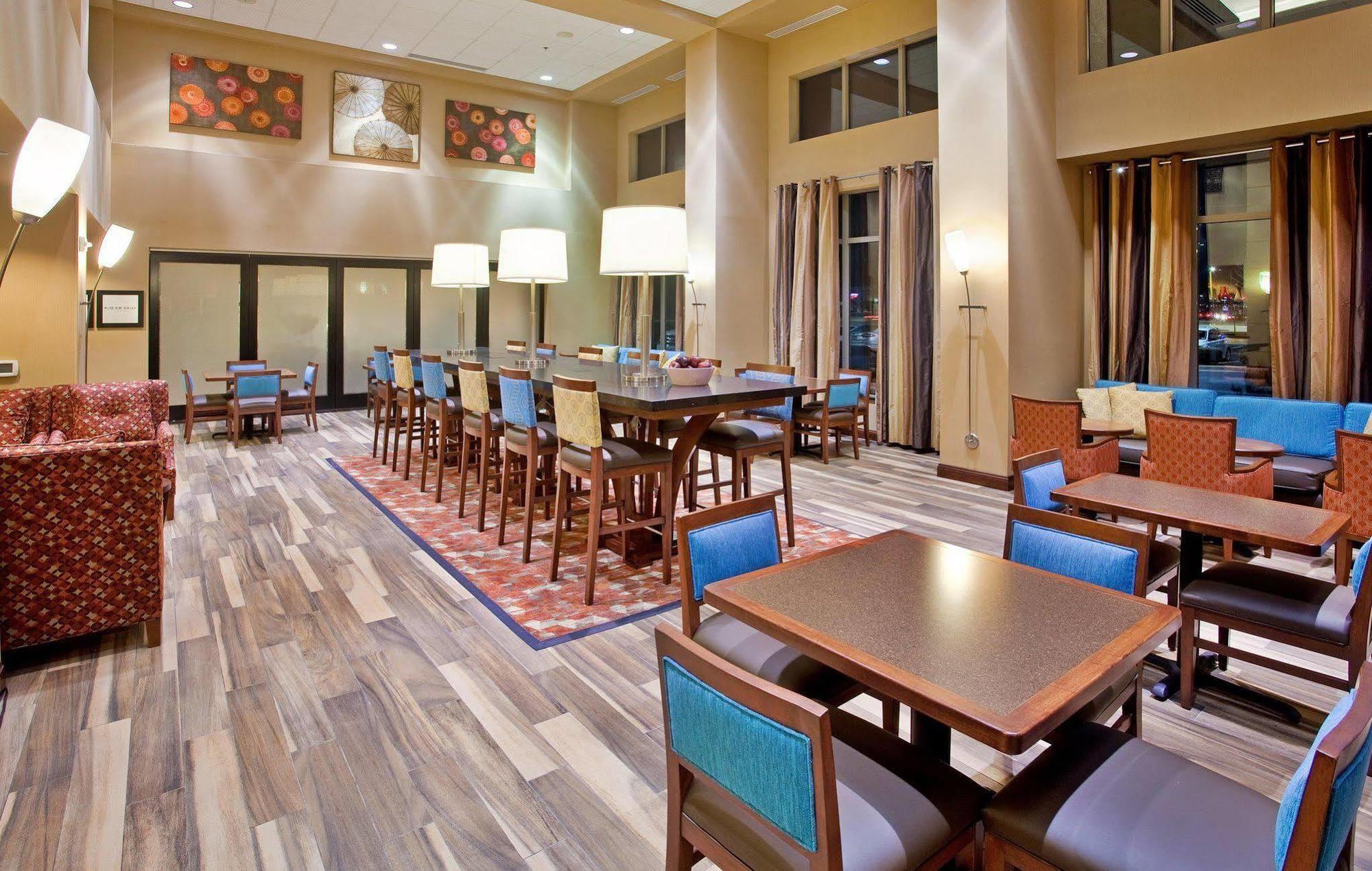 Hampton Inn & Suites Wichita-Northeast Экстерьер фото