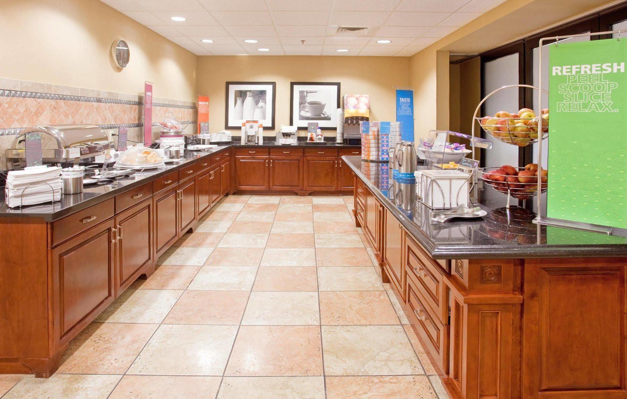 Hampton Inn & Suites Wichita-Northeast Экстерьер фото