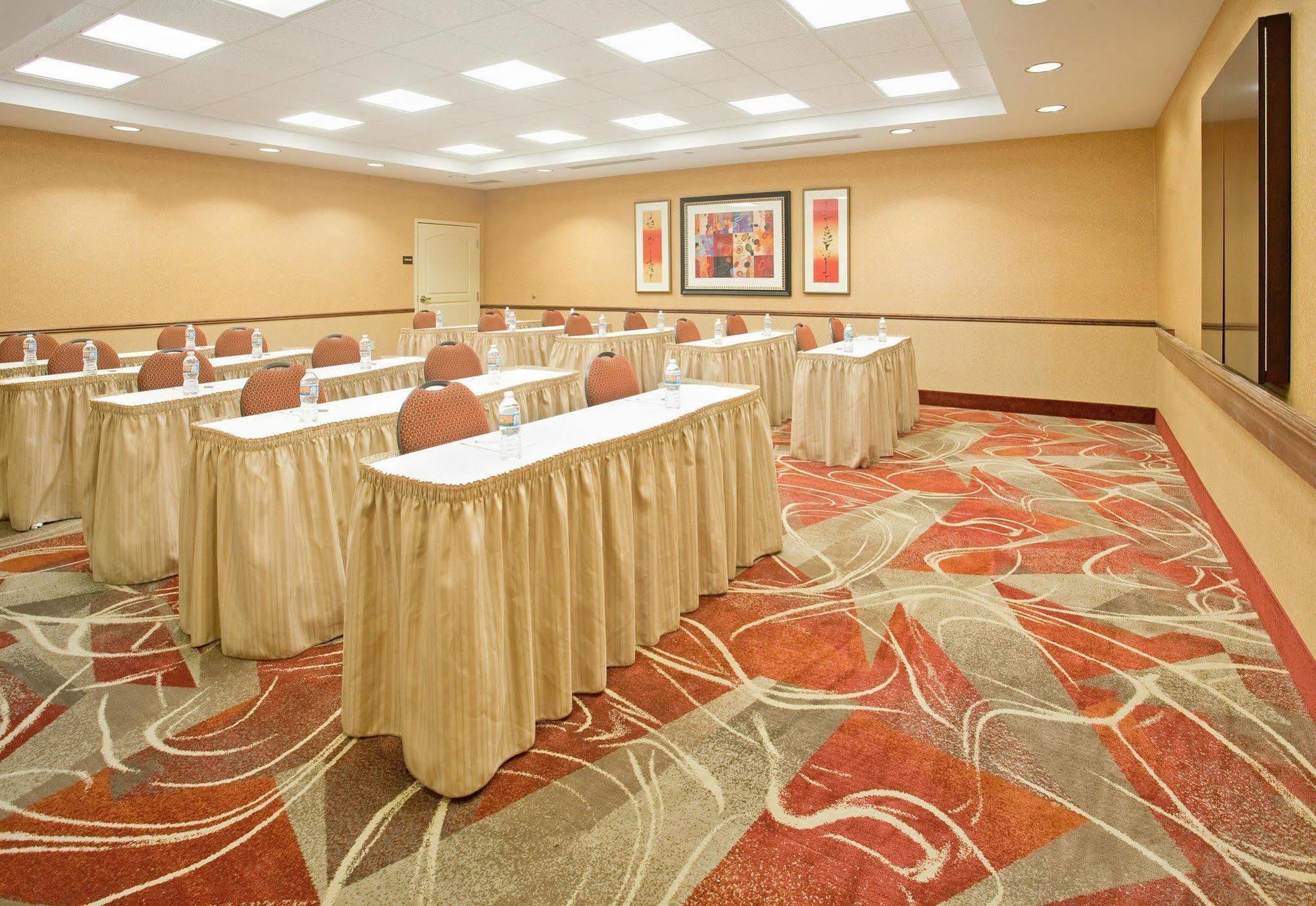 Hampton Inn & Suites Wichita-Northeast Экстерьер фото